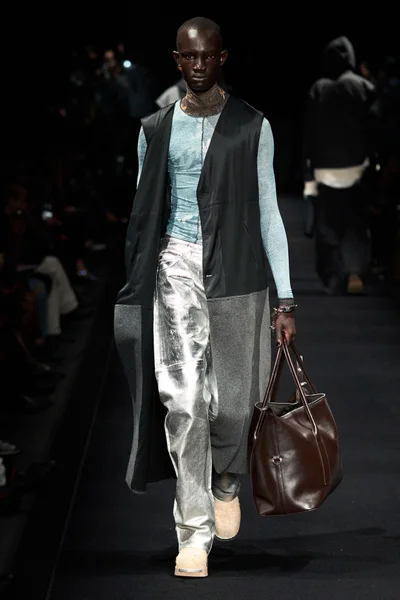 Look 18